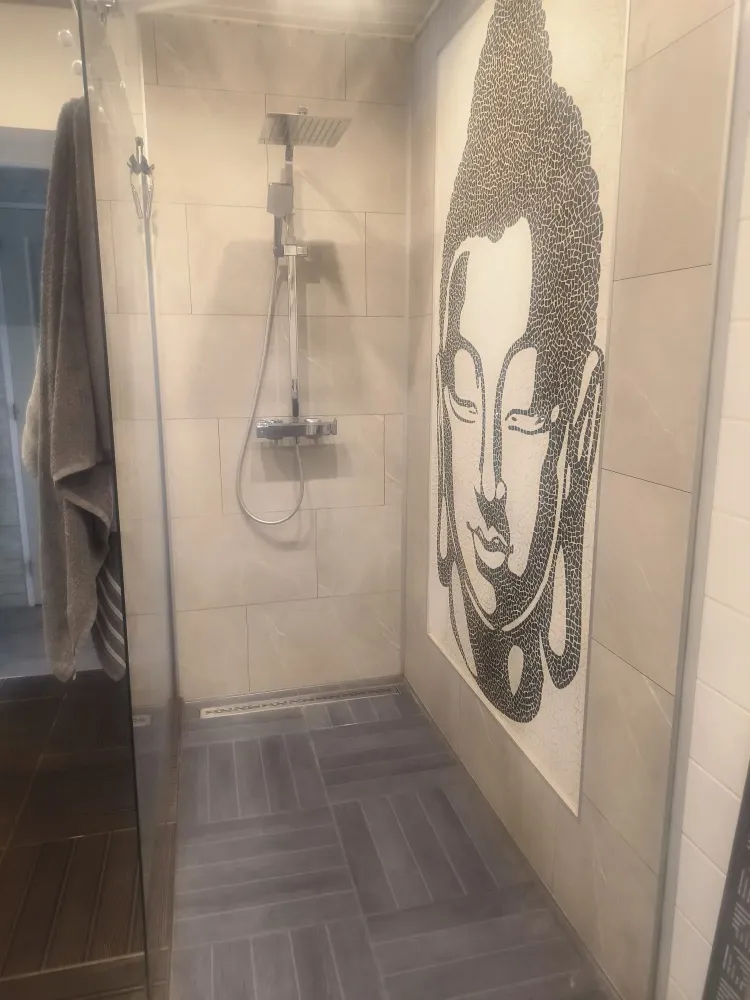 Douche avec décoration bouddha