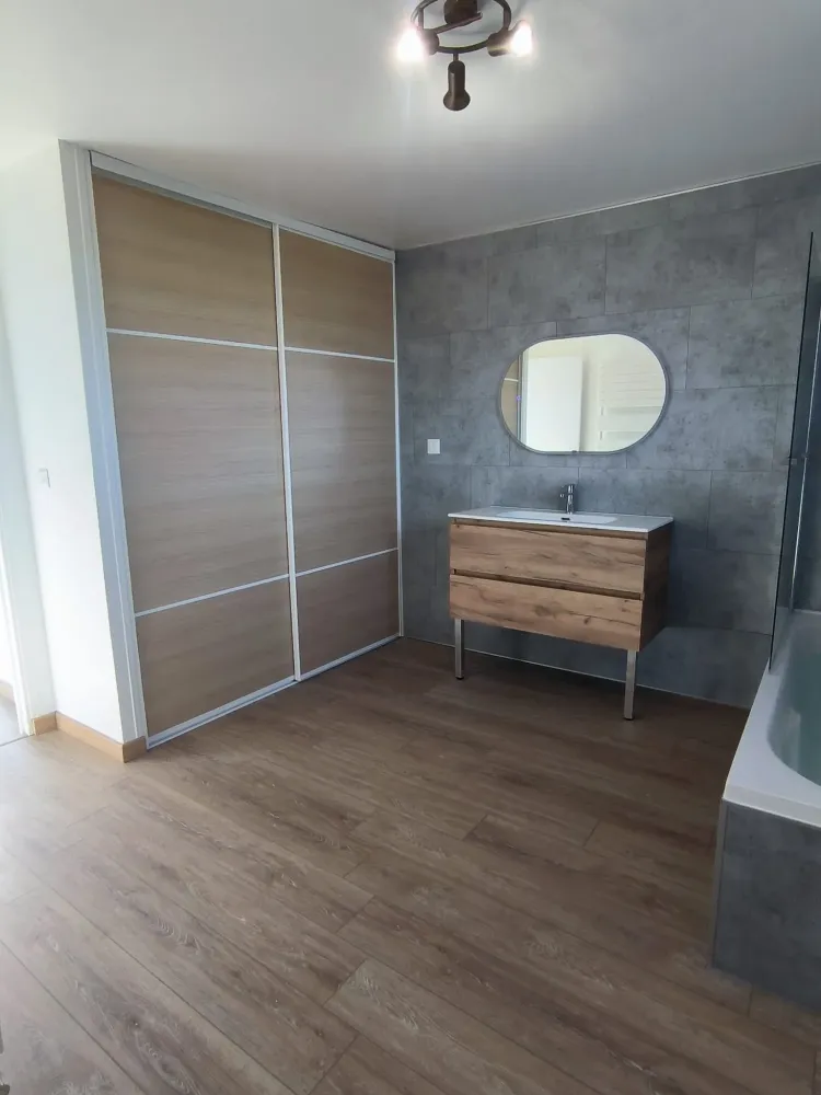 Salle de bains murs gris